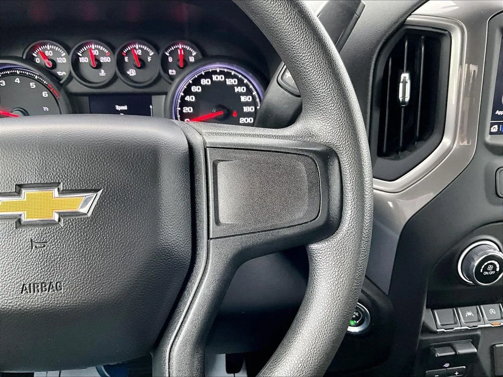 Used 2023 White Chevrolet Custom image 20