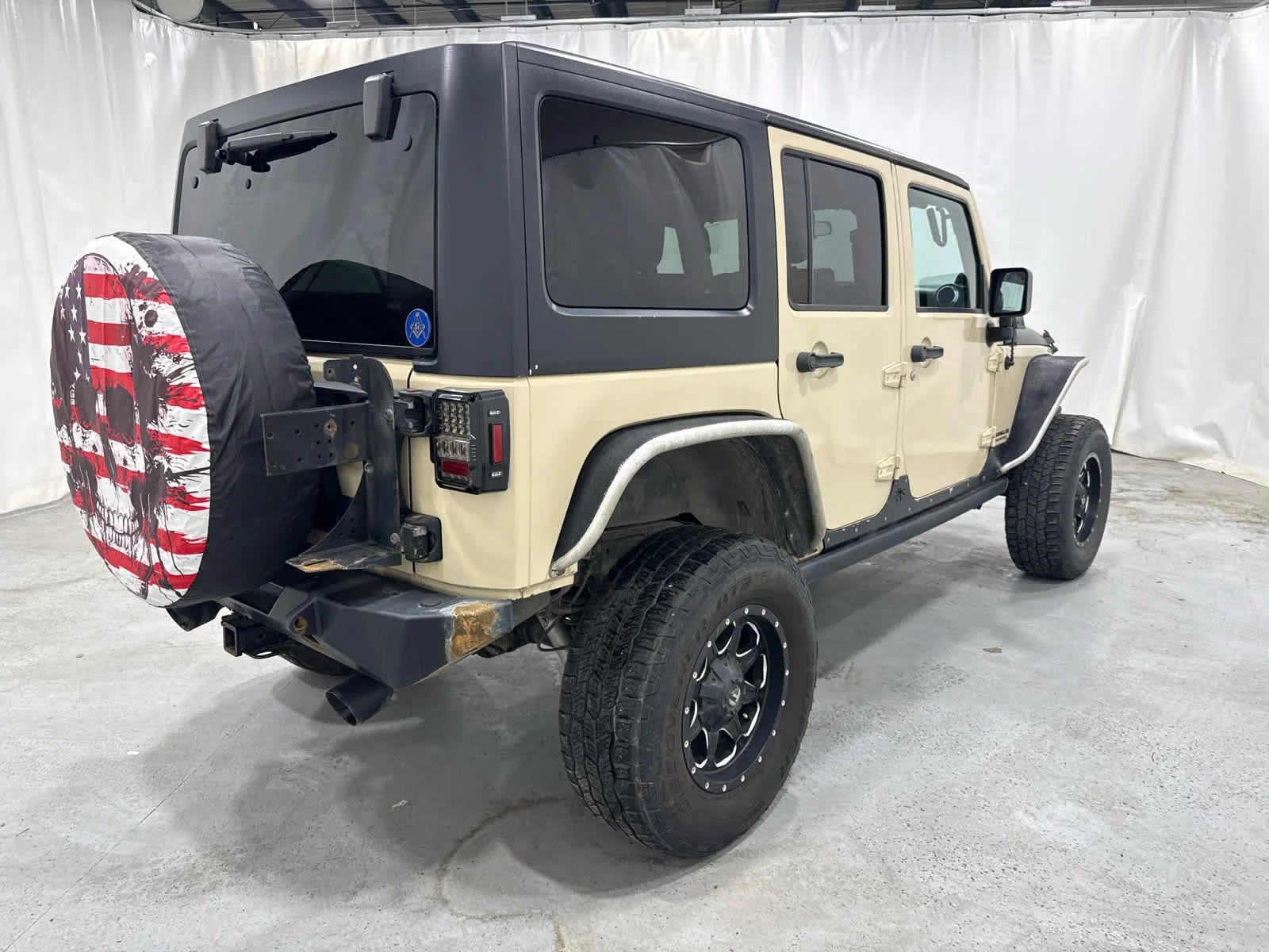 Used 2012 Tan Jeep Rubicon image 5