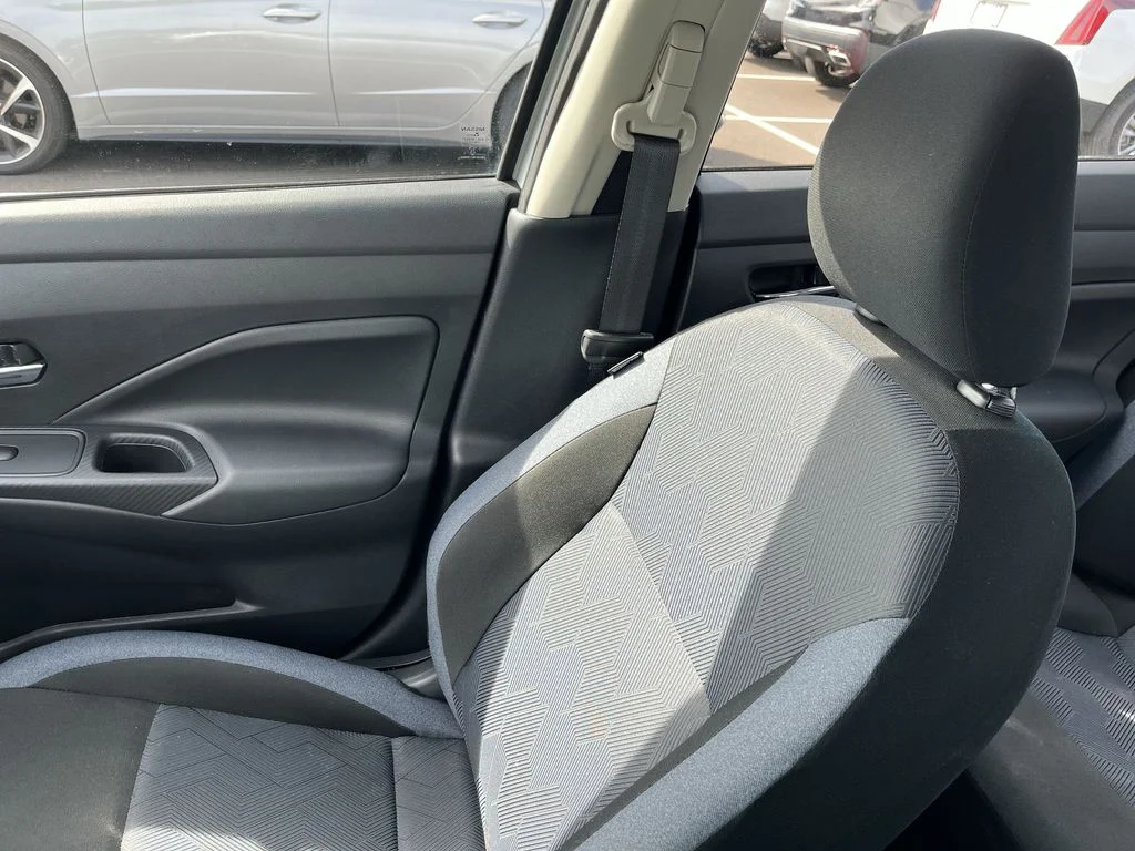 Used 2025 Silver Nissan 1.6 SV image 20