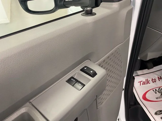 New 2025 Oxford White Ford E-350 SRW image 33
