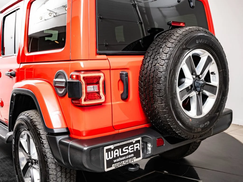 Used 2022 Firecracker Red Clearcoat Jeep Unlimited Sahara image 19