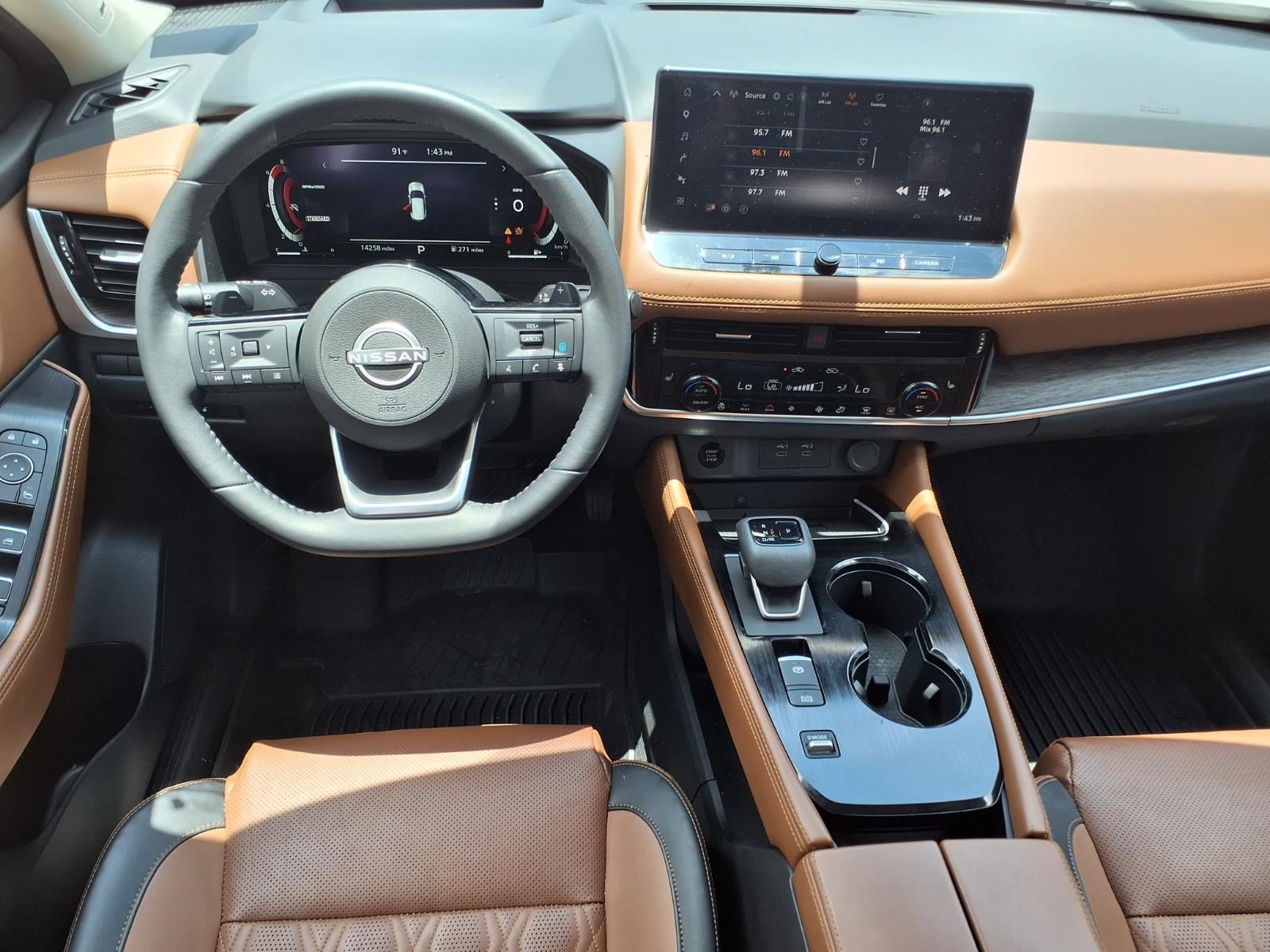 Used 2024 Everest White Pearl/Super Black Nissan Platinum image 12