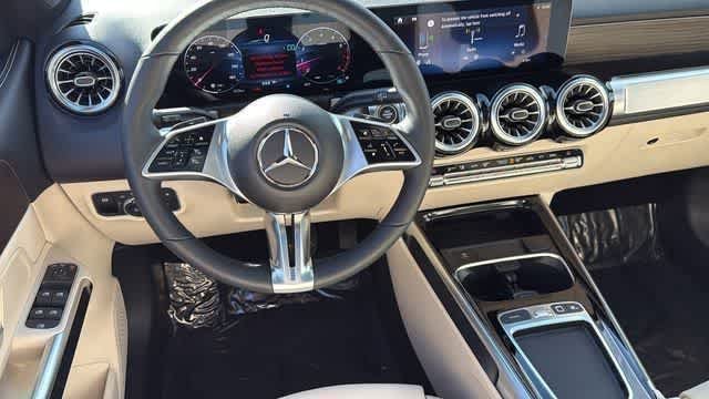 Certified Used 2025 Polar White Mercedes-Benz GLB 250 image 23