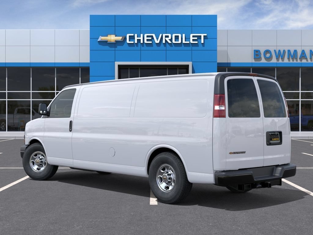 New 2026 Summit White Chevrolet WT image 3