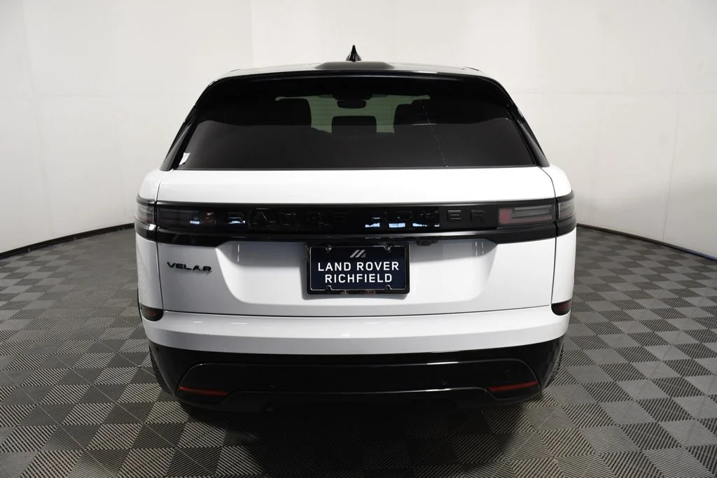 New 2026 Fuji White Land Rover Dynamic SE image 5