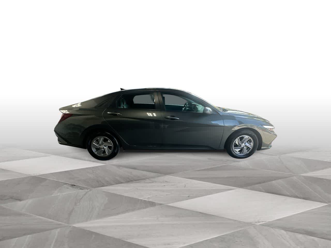 2025 Hyundai Elantra SE - Photo 9