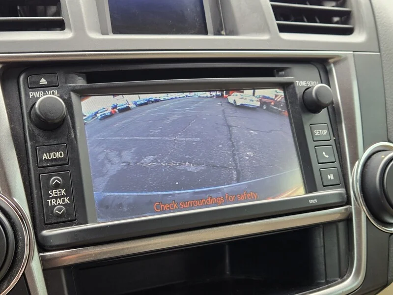 Used 2013 SHORELINE BLUE Toyota Plus image 20