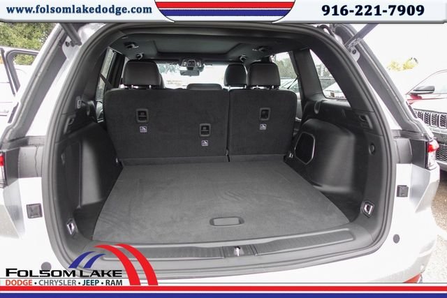 New 2024 Silver Zynith Exterior Paint Jeep 4xe image 22