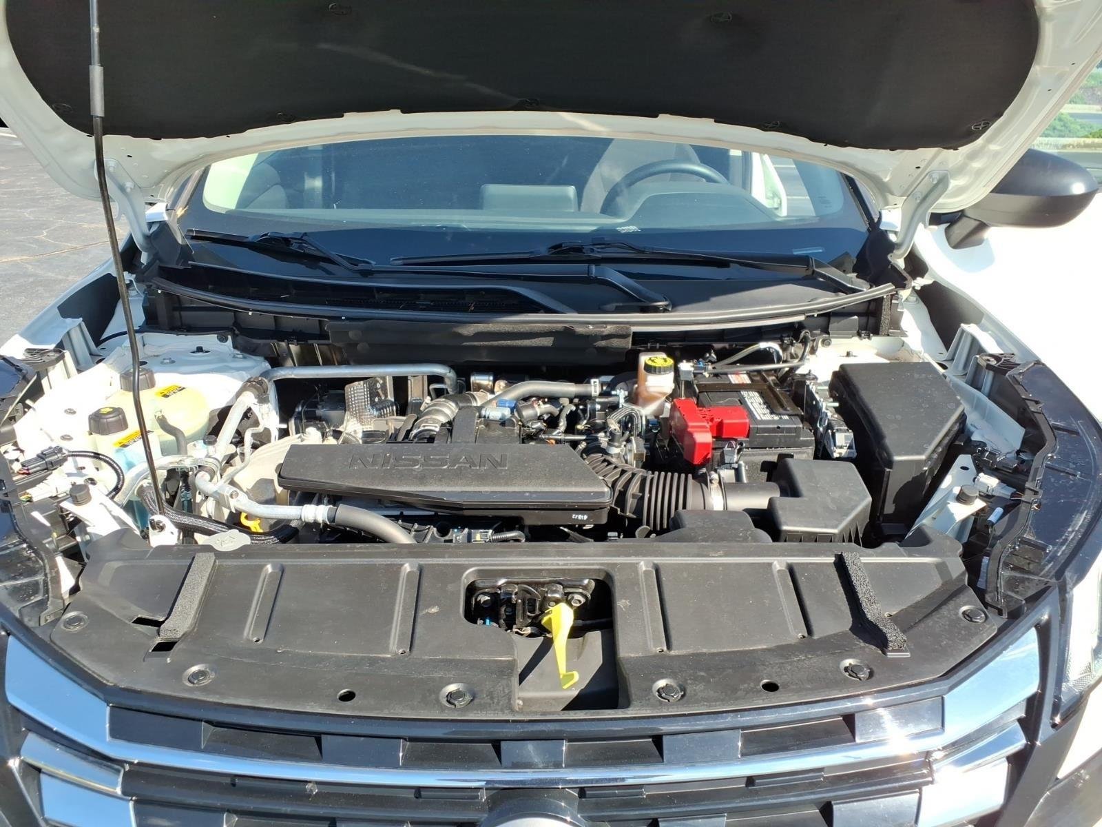 Used 2025 Glacier White Nissan S image 26