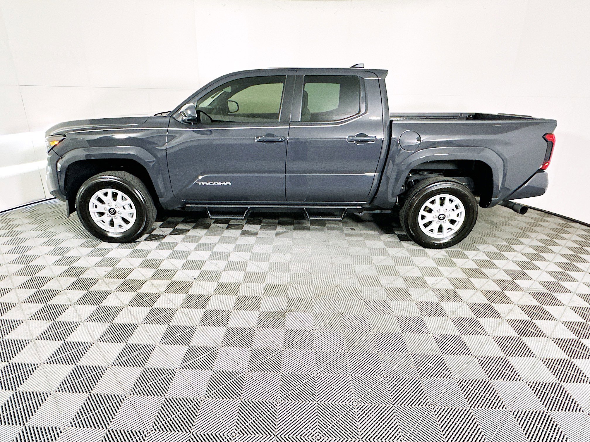 2025 Toyota Tacoma thumbnail 8