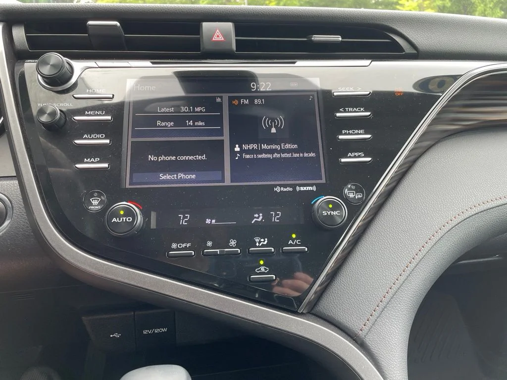 2020 Toyota Camry XLE - Photo 18