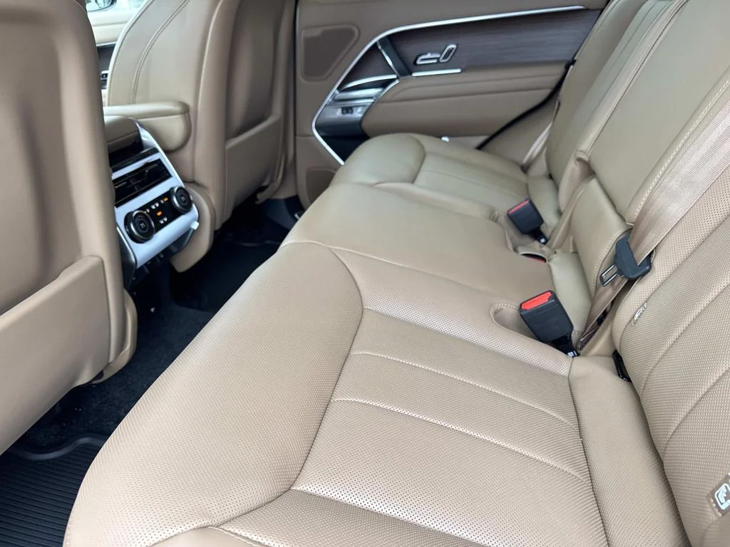 2026 Land Rover Range Rover SE - Photo 8
