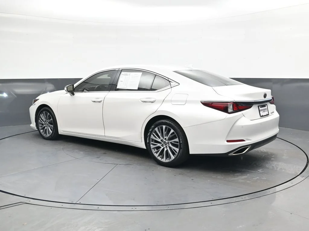 Used 2021 White Lexus 350 image 12