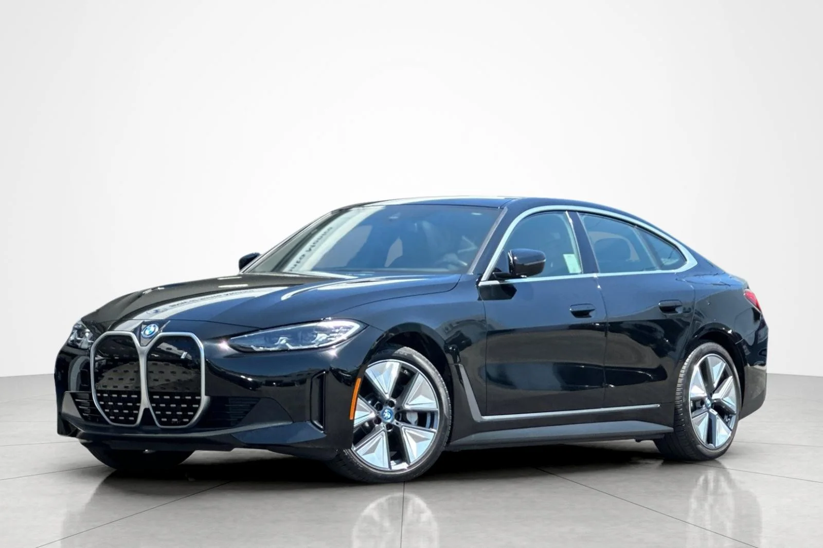 2023 BMW i4 eDrive35's photo