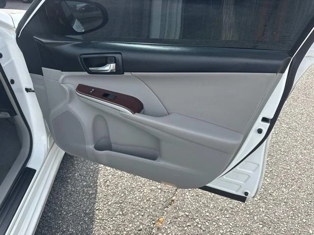 Used 2012 White Toyota XLE image 22