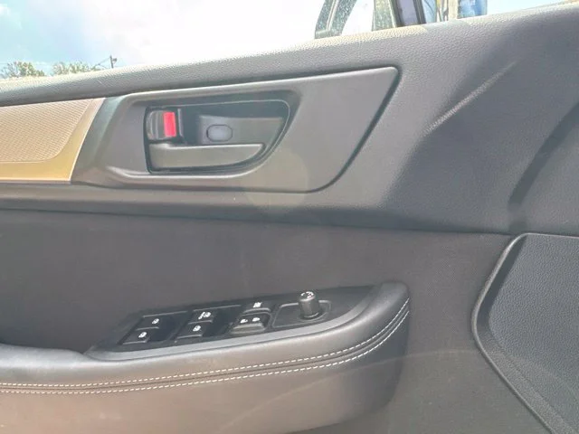 Used 2018 Silver Subaru 2.5i image 19