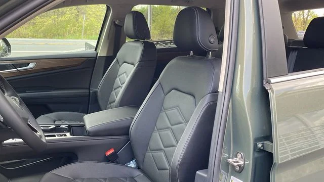 New 2026 Green Volkswagen 2.0T SE w/Technology image 13