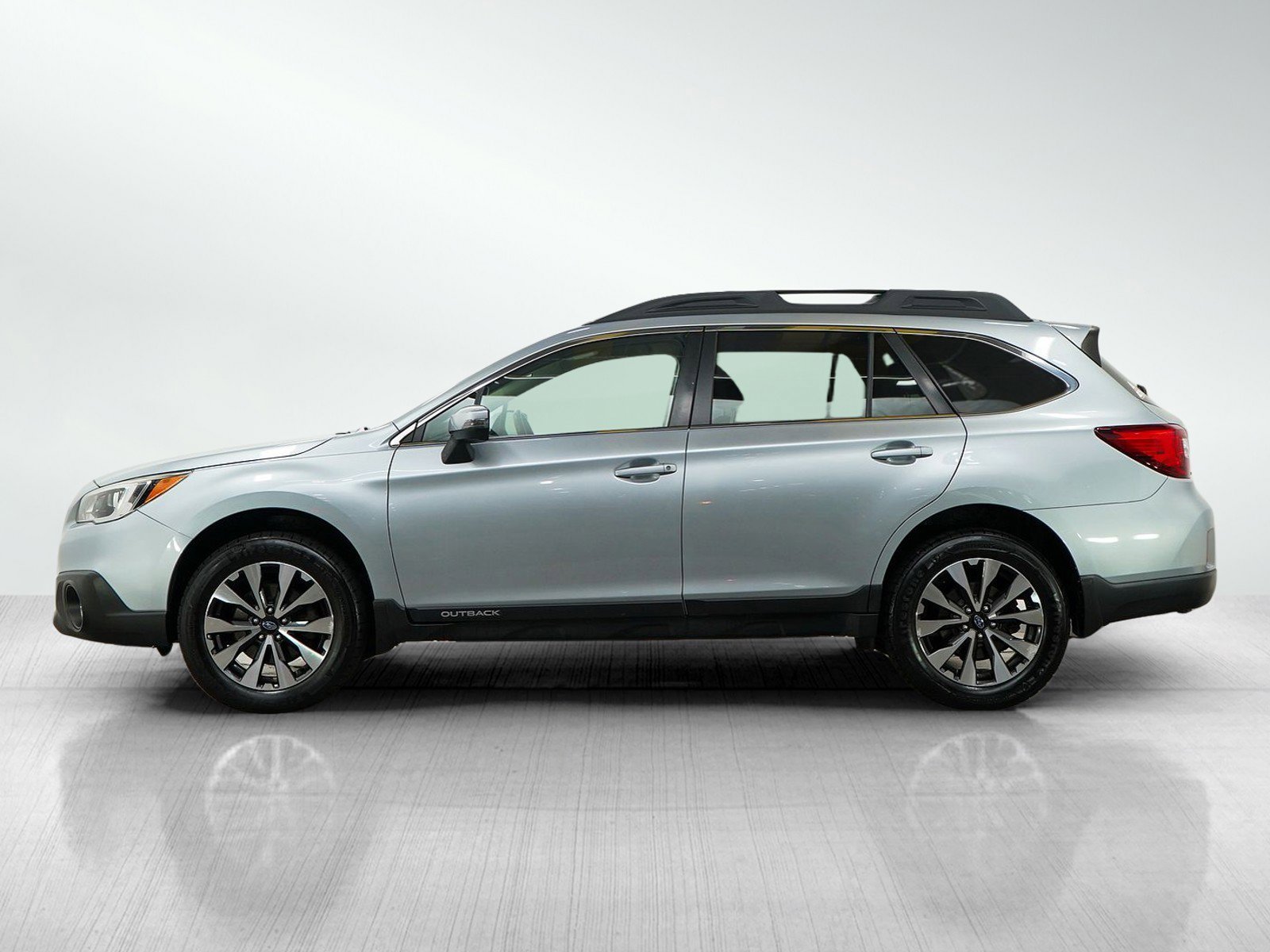 Used 2016 Subaru Outback Limited with VIN 4S4BSBJC8G3319514 for sale in Minneapolis, Minnesota