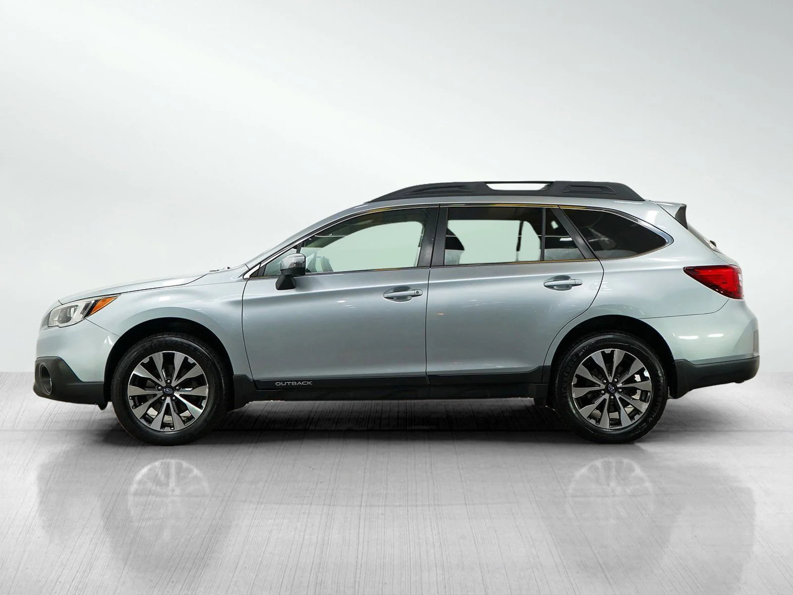 Used 2016 Subaru Outback Limited with VIN 4S4BSBJC8G3319514 for sale in Minneapolis, Minnesota