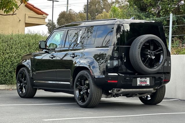 New 2026 Santorini Black Land Rover X-Dynamic SE image 3