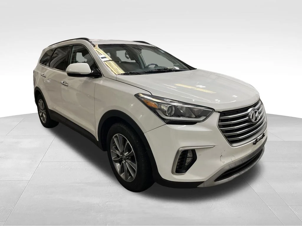 Used 2019 White Hyundai SE image 8