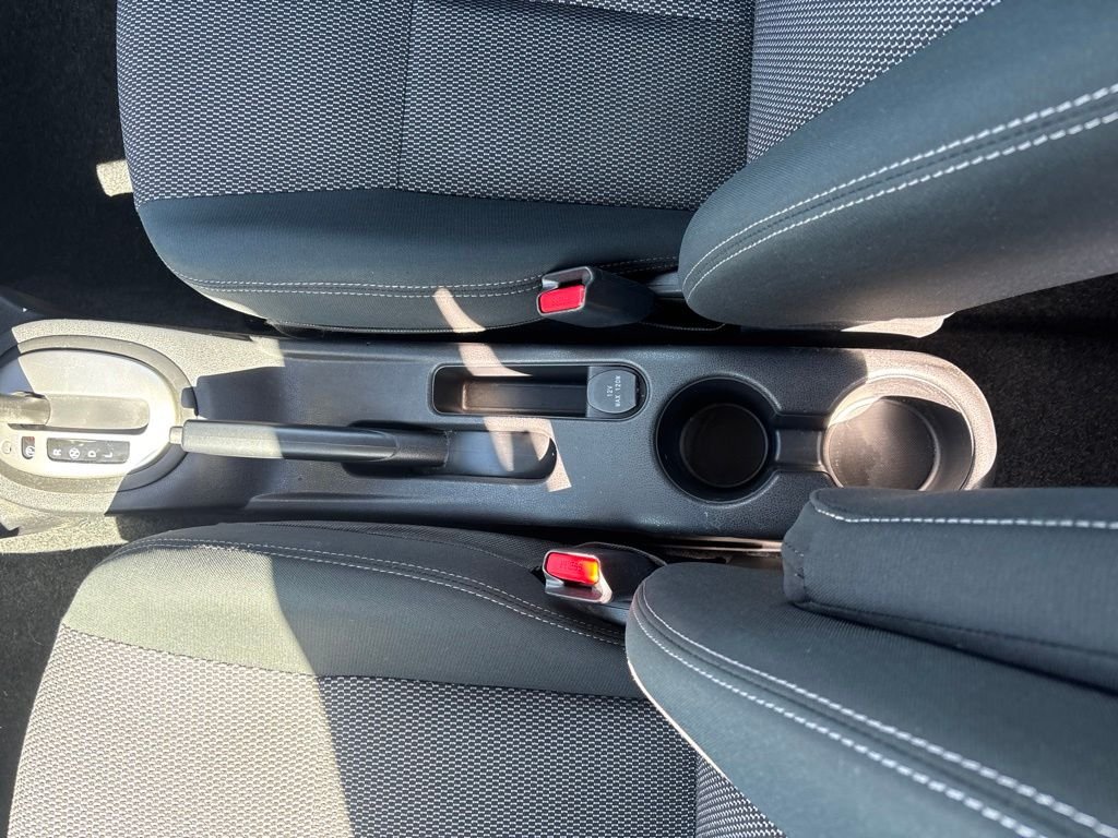 Used 2019 Black Nissan 1.6 SV image 14