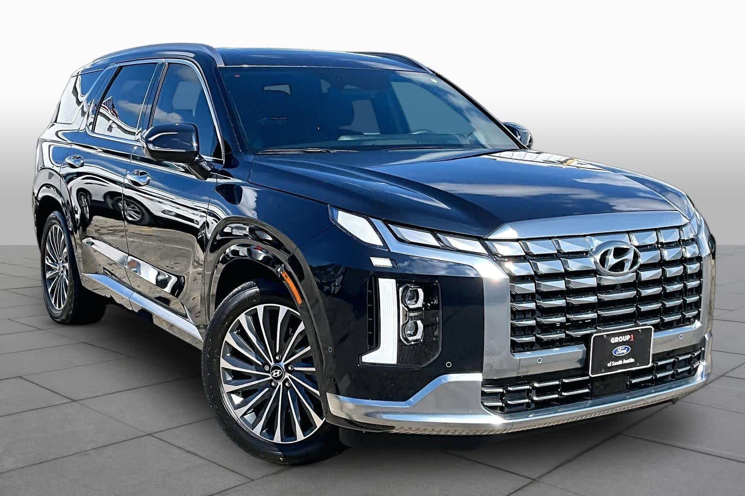 Certified Used 2025 Moonlight Cloud Hyundai Calligraphy image 3