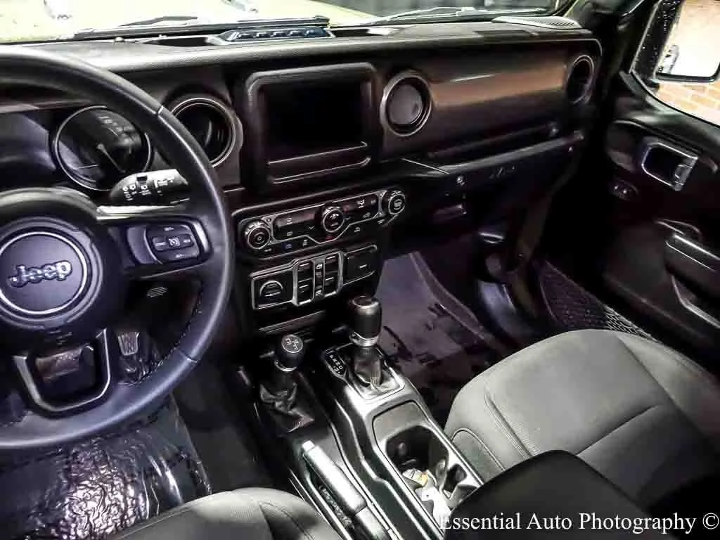 Used 2023 Green Jeep 4x4 image 17
