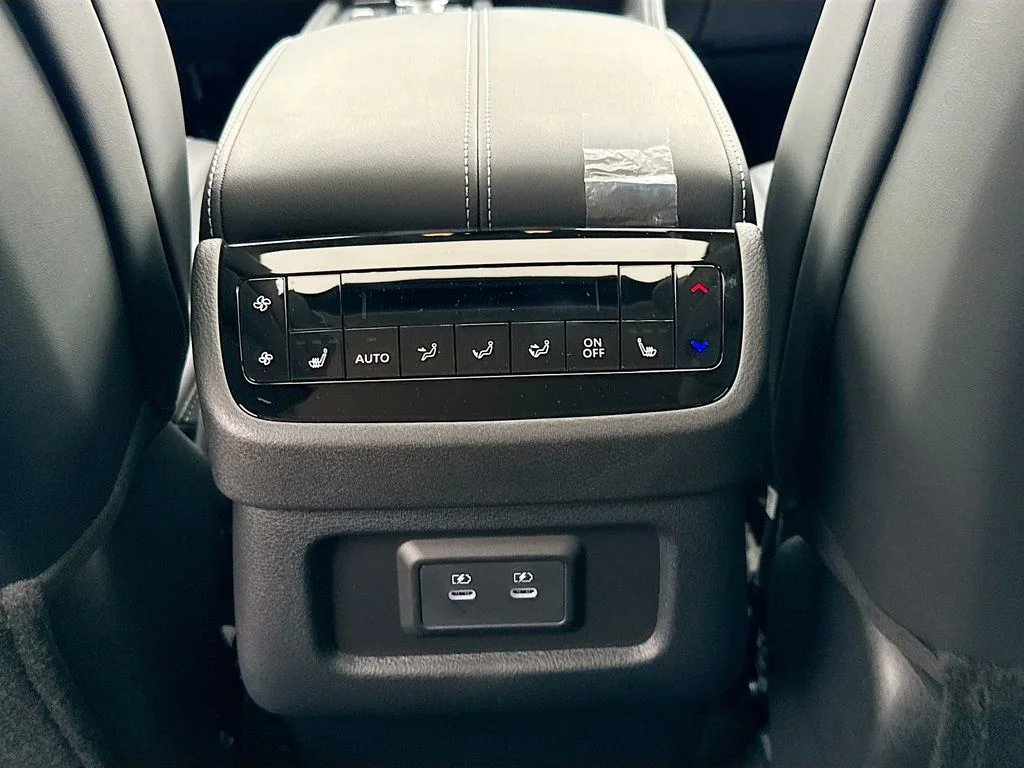 New 2027 MINERAL BLACK INFINITI Luxe FWD image 27