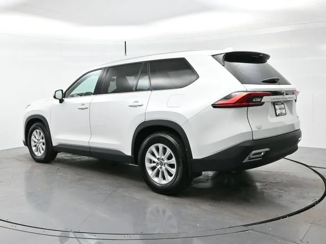 Used 2024 Wind Chill Pearl Toyota XLE image 5