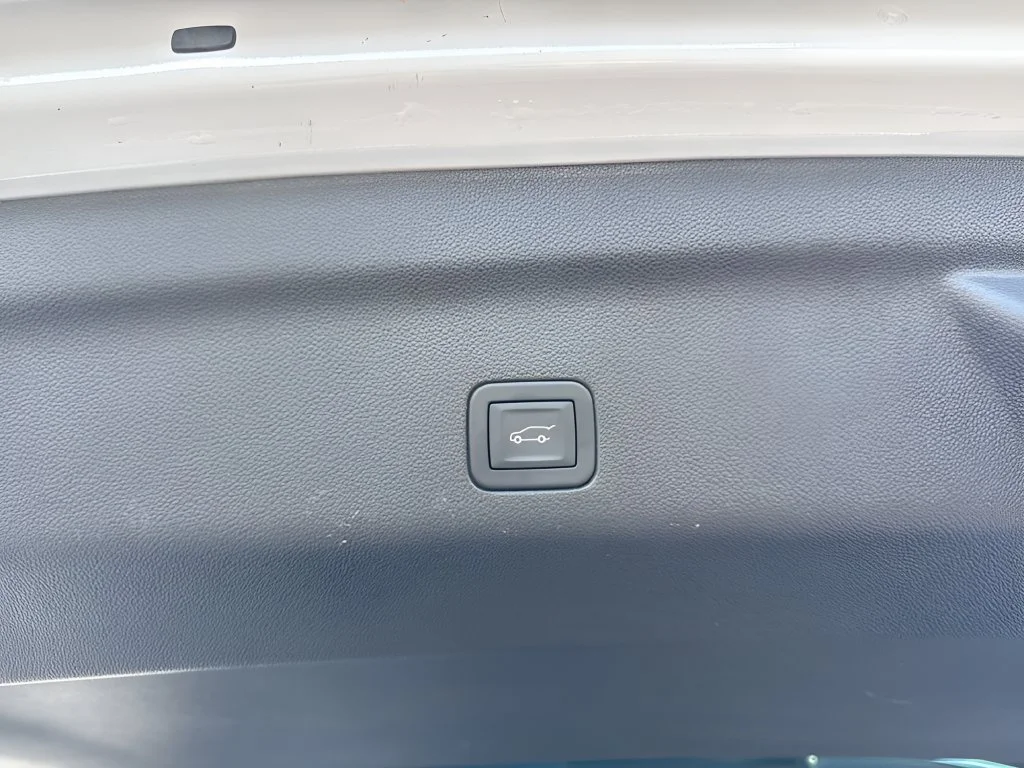 Used 2026 Polar White Tricoat Chevrolet Premier image 59