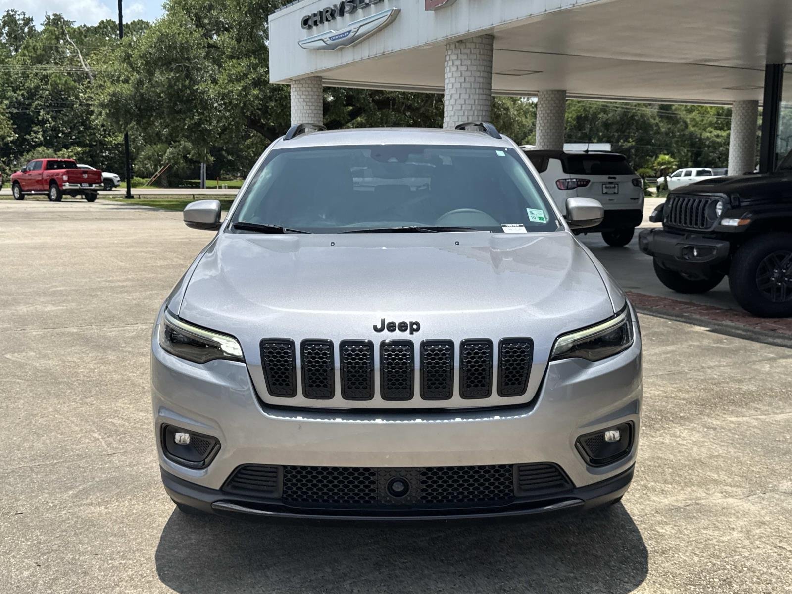 Used 2021 BILLET SILVER METALLIC CLEARCOAT Jeep Altitude image 2