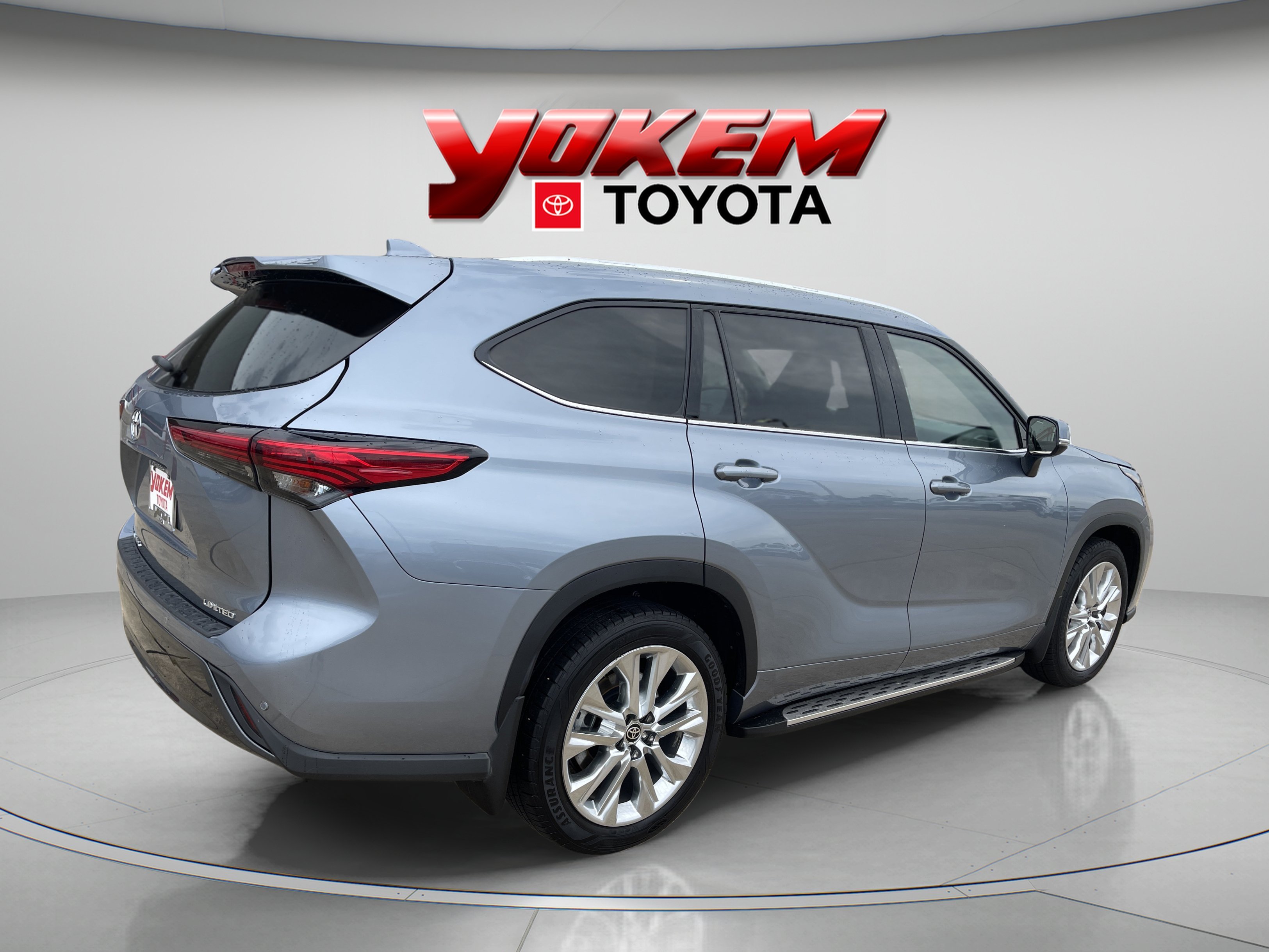 Used 2022 Moon Dust Toyota Limited image 5