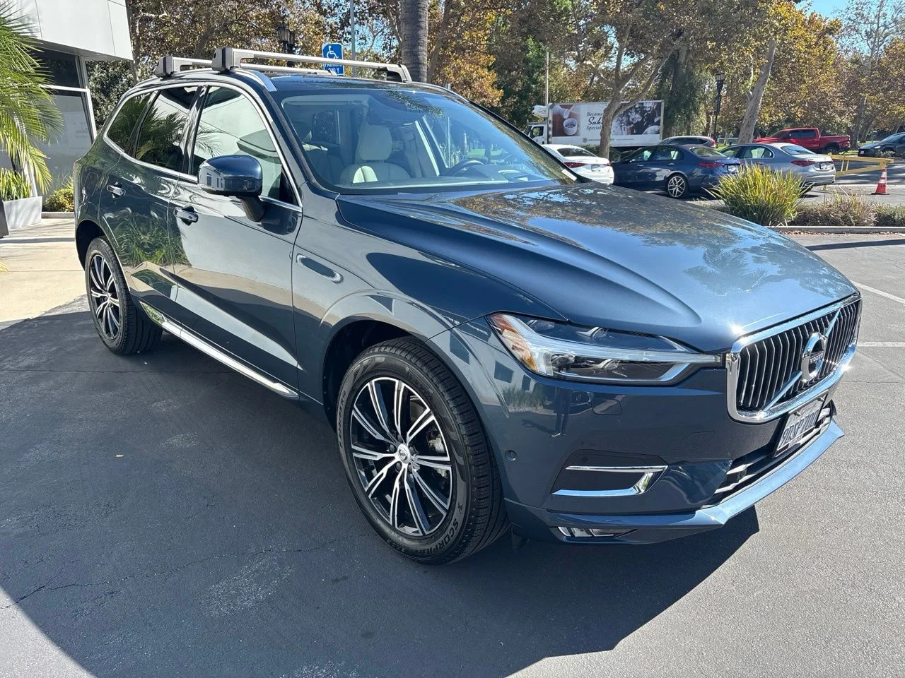 Used 2020 Blue Volvo T5 Inscription Sport Utility image 3