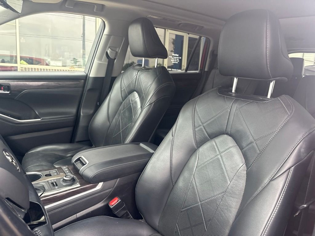 Used 2020 Pearl Toyota Platinum image 12