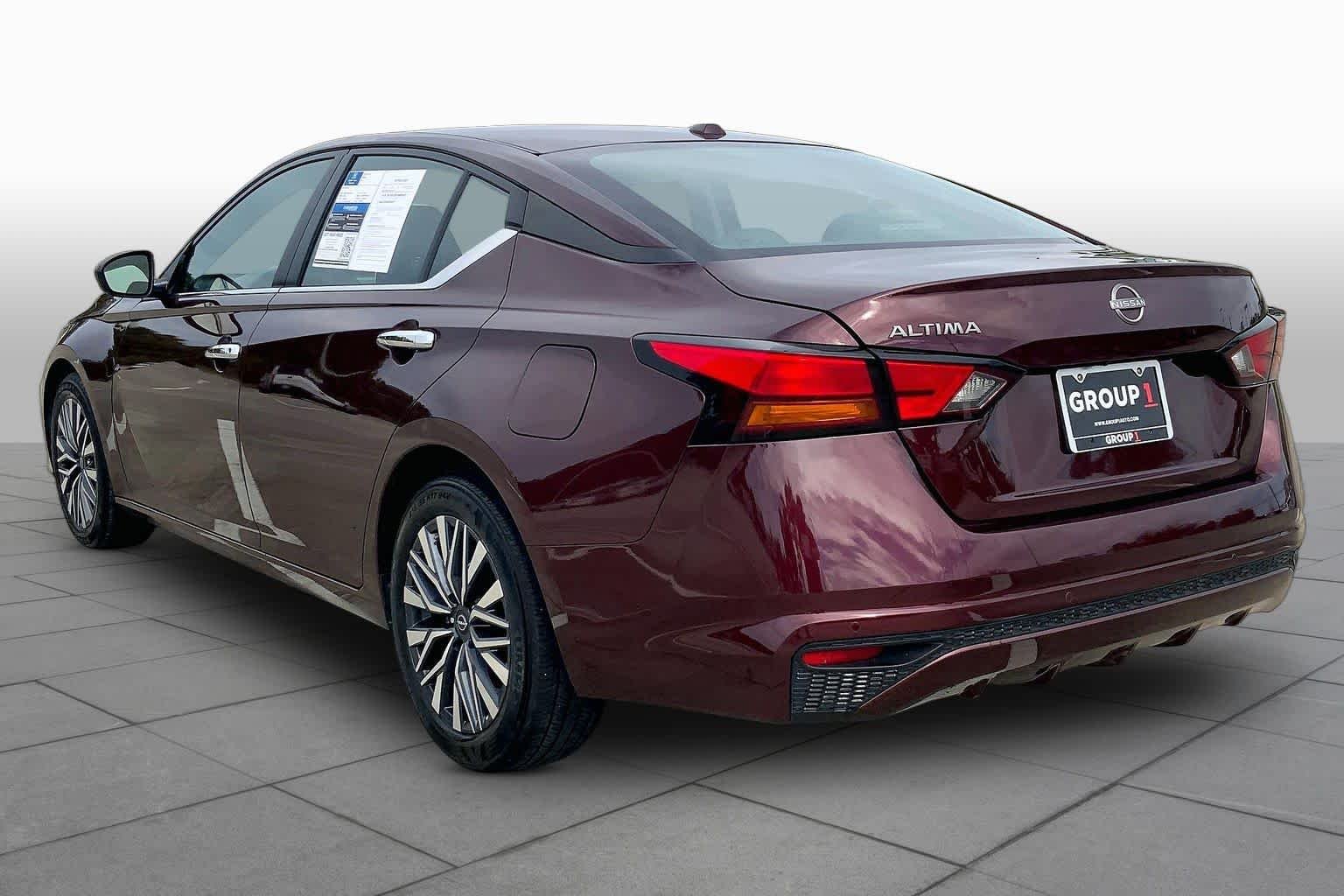 Used 2025 Garnet Pearl Metallic Nissan SV image 12