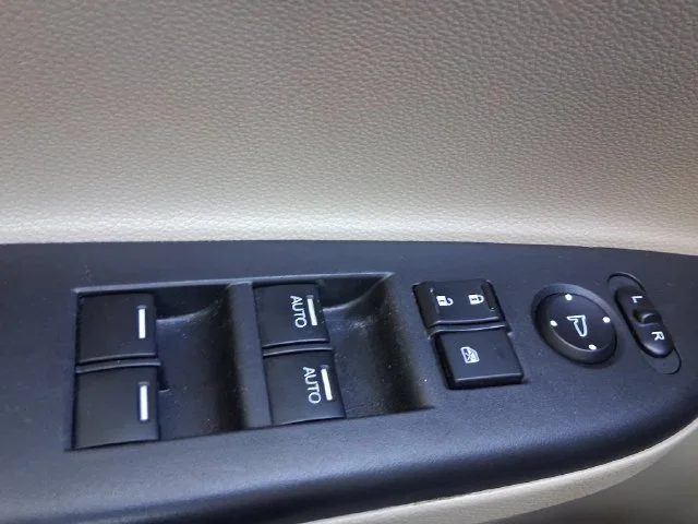Used 2017  Honda Touring image 28