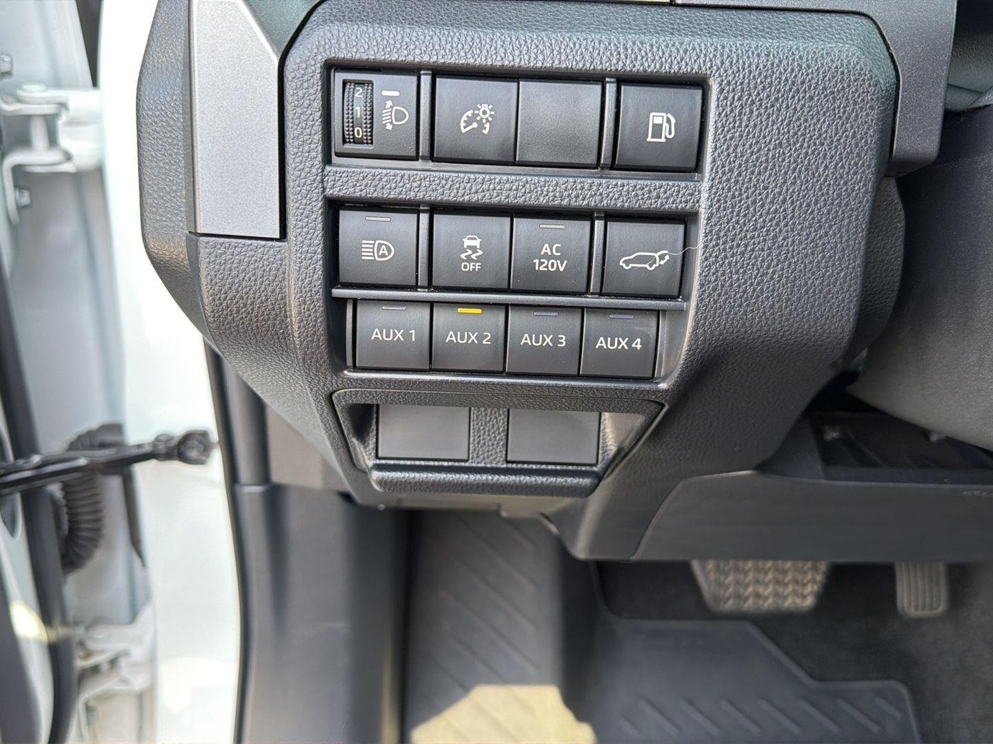 Used 2025 Ice Cap Toyota Hybrid Platinum image 19