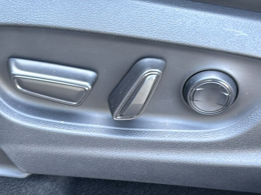 2023 Toyota Crown XLE - Photo 19