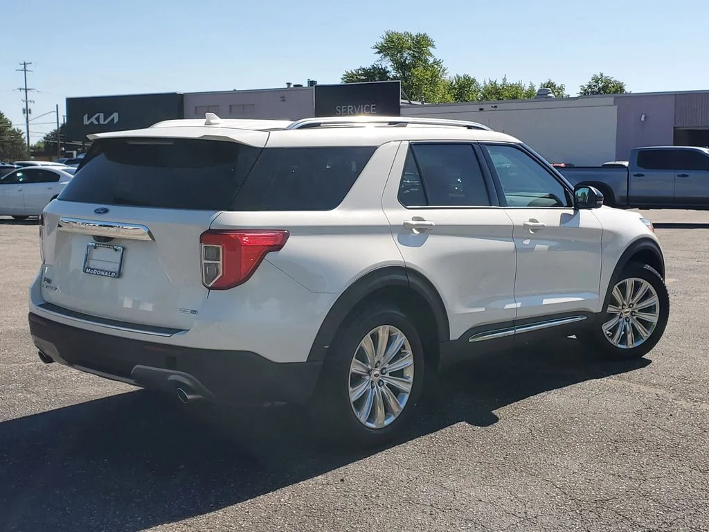Used 2020 White Ford Limited image 3
