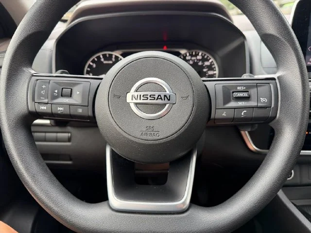 Used 2021 White Nissan S image 18