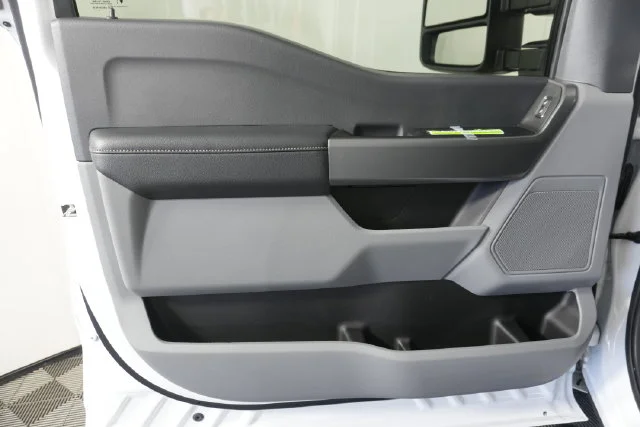 New 2027 Oxford White Ford F-350® XLT image 26