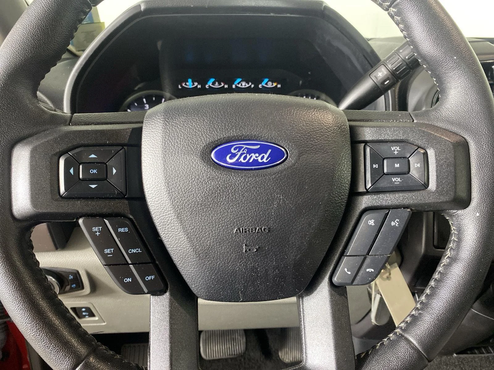 Used 2020 Rapid Red Metallic Tinted Clearcoat/Magnetic Ford XLT image 17