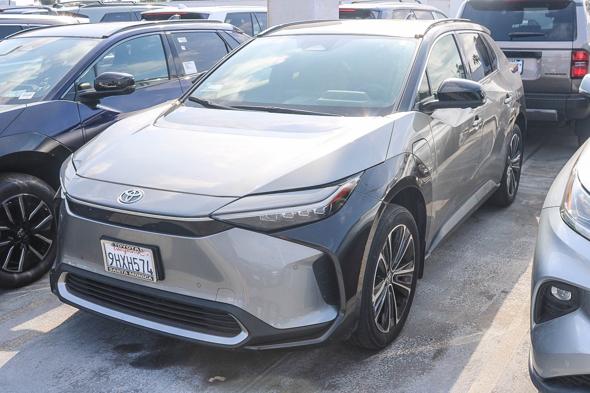 Used 2023 Heavy Metal w/Black Roof Toyota XLE image 4