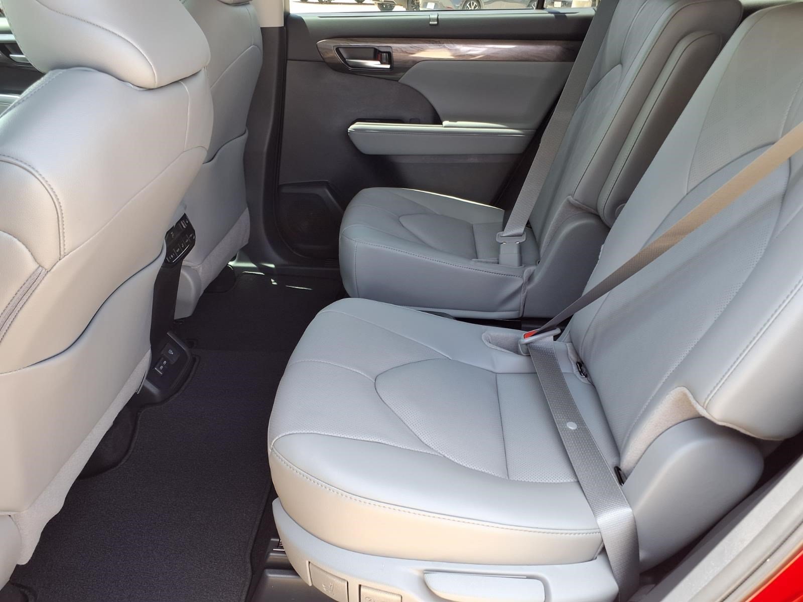 New 2026 Ruby Flare Pearl Toyota Platinum image 10