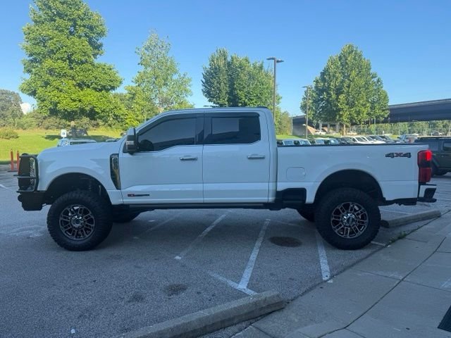 Used 2023  Ford Limited image 3