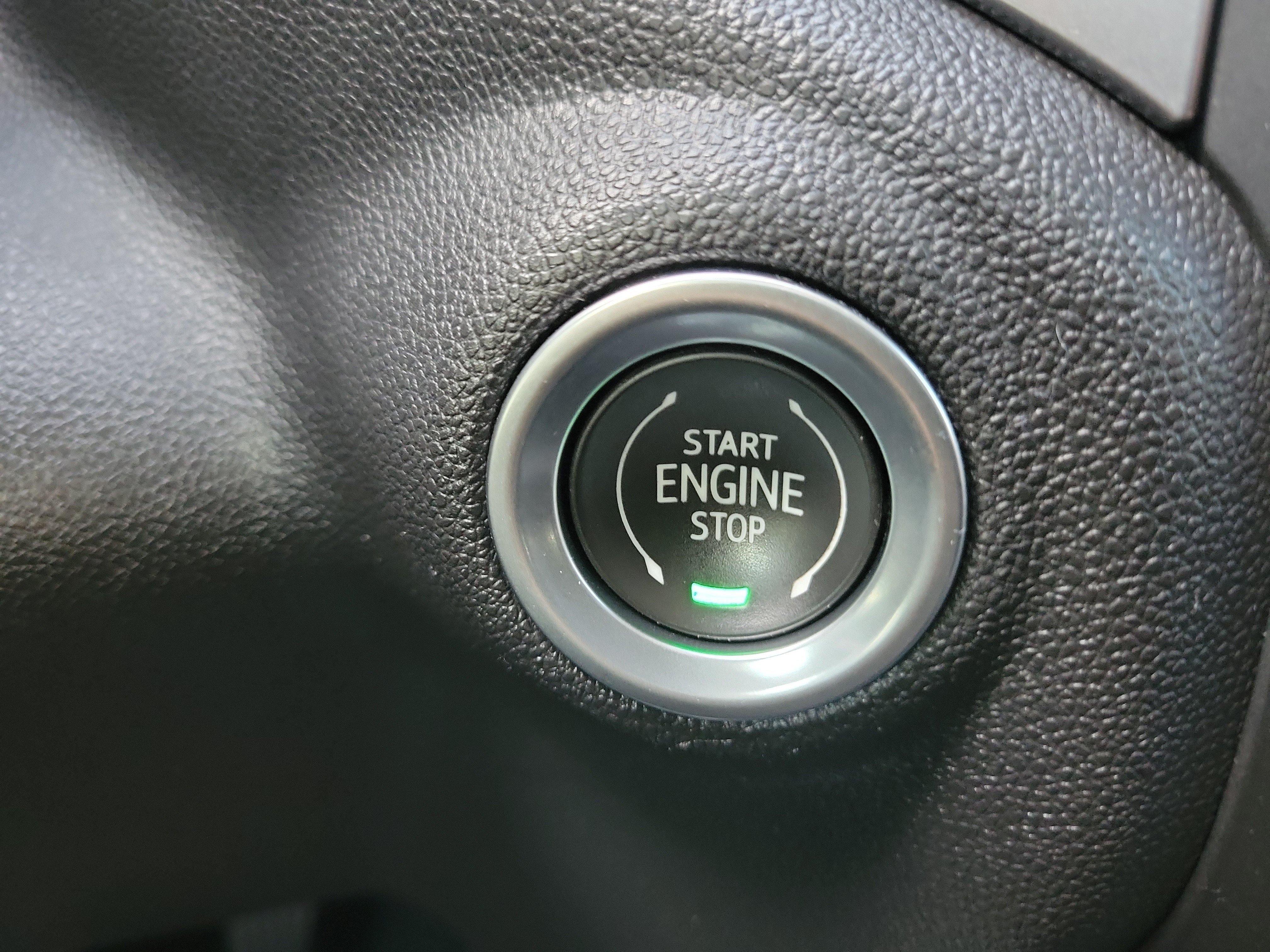 Used 2022 Summit White Chevrolet Custom image 27