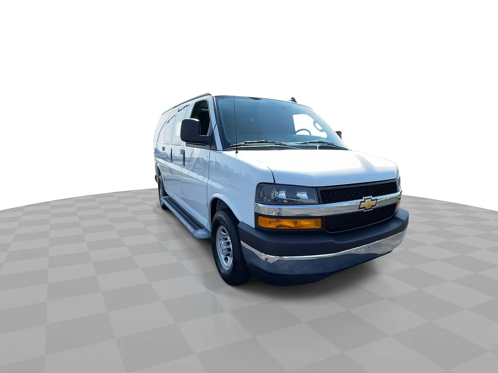 Used 2025 Summit White Chevrolet 2500 image 4