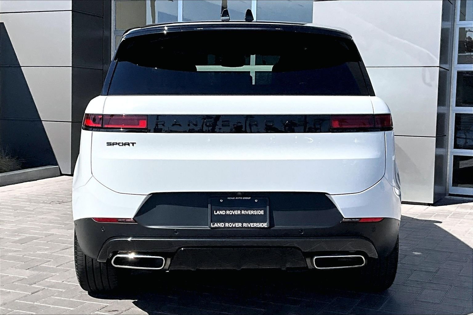 Used 2025 White Land Rover SE image 4