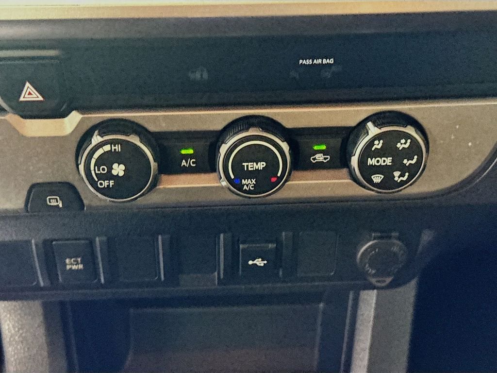 Used 2022 White Toyota SR5 image 18